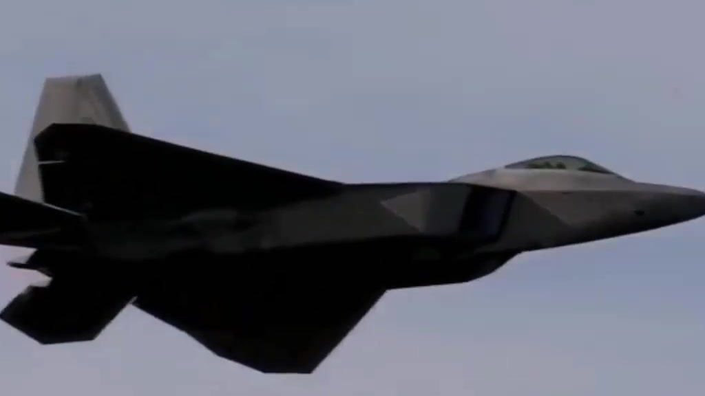 F-22做眼镜蛇机动(4:27),推力矢量让这个经典机动成白菜了  
