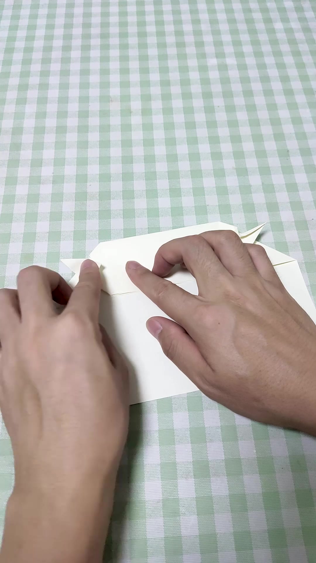 带起落架的降落伞纸飞机,降落贼稳