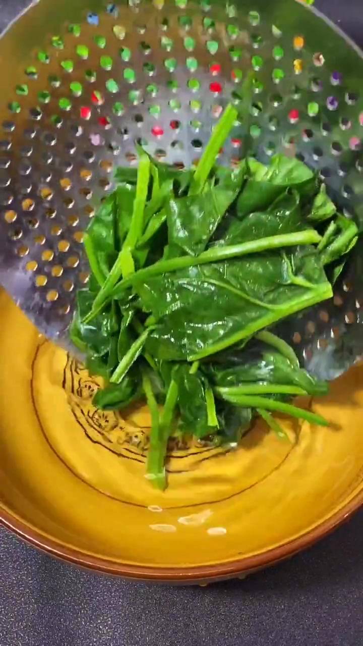 你知道菠菜怎么拌才好吃吗?