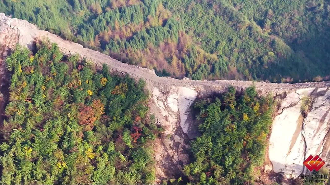 【在“鱼脊背”上建设风电场是种怎样的体验】11月2日,由国家能源集团龙源电力中能公司建设的