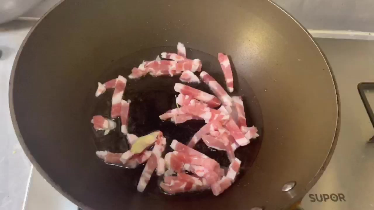一个人简单的饭菜,白菜炖豆腐