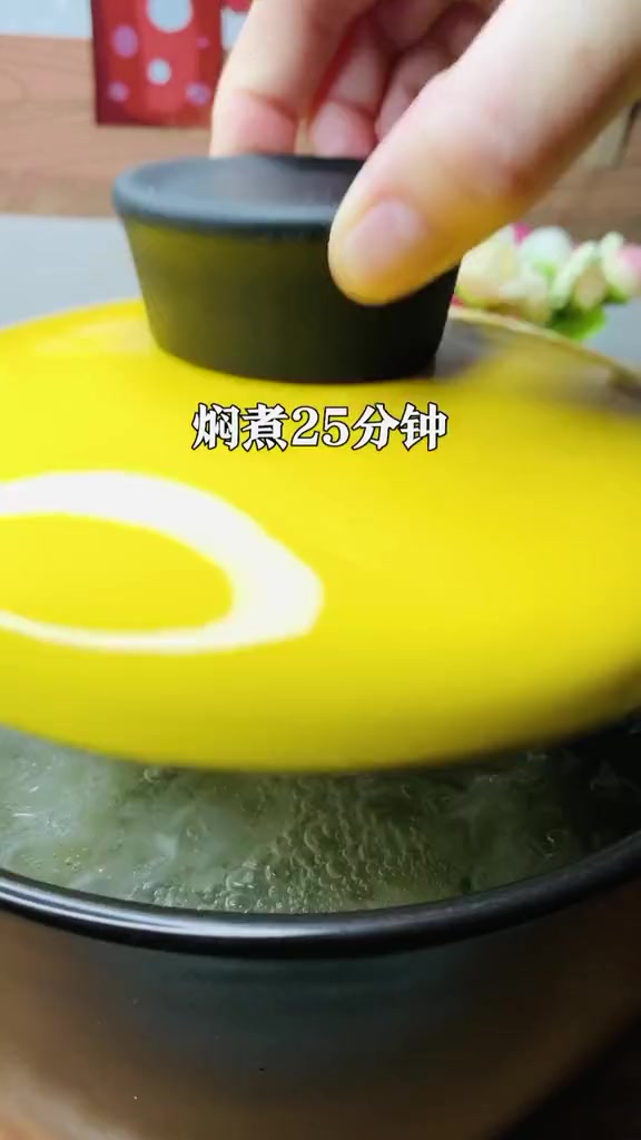 冬季寒冷干燥,银耳金桔雪梨汤,煮给家人喝好处多多