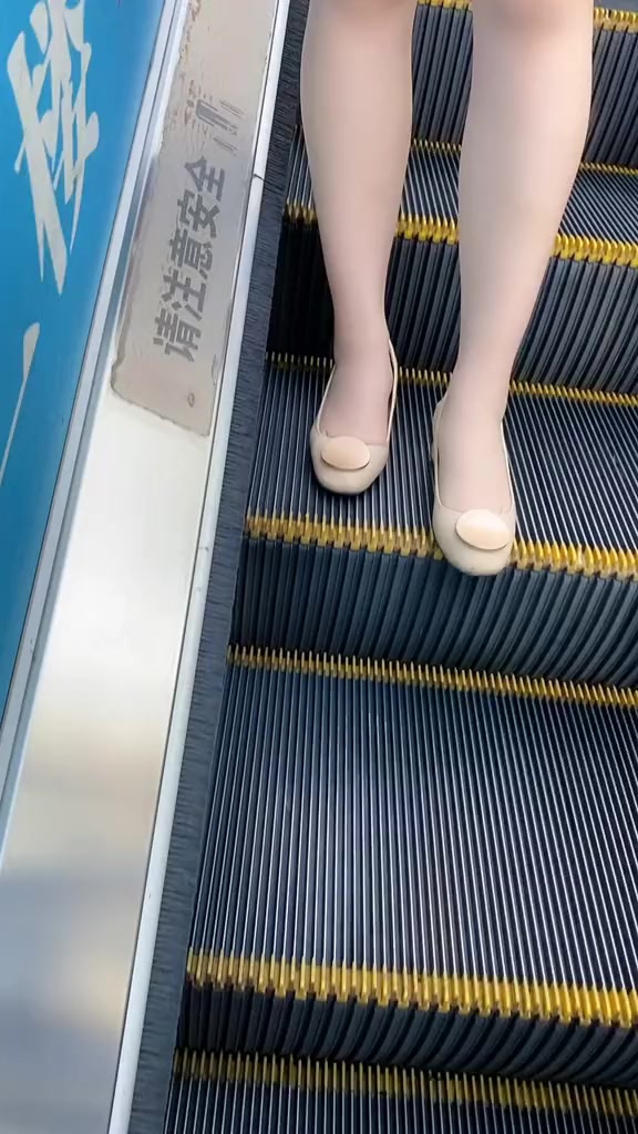 秀身材清纯女神甜美女孩豆芽鸭鸭2100直播