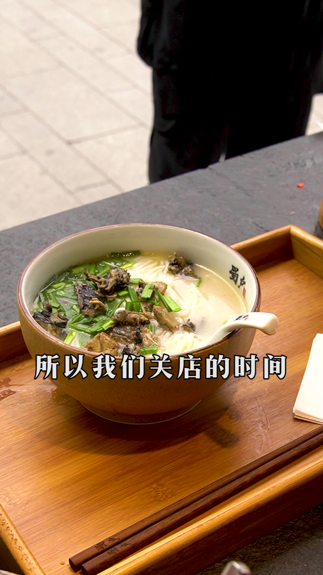 既然选择做蜀户乌鸡鲜米线,就不要怕辛苦