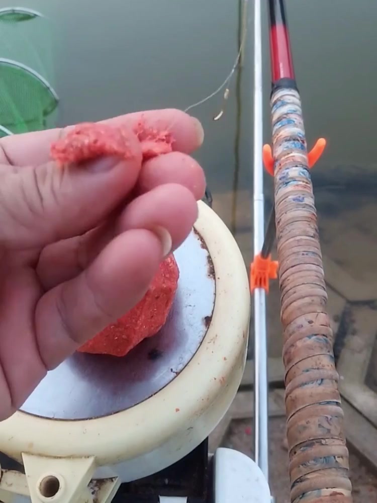 钓鱼教程:使用搓饵垂钓的小窍门