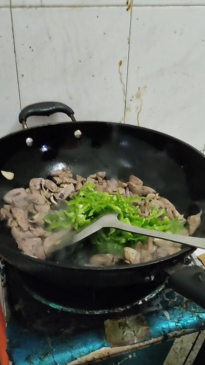 泡椒小炒鸡肝无比好吃香辣可口
