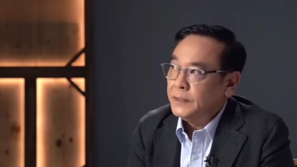 #尔冬升聊易烊千玺拿金像奖#  尔冬升:易烊千玺有的争议我是到后来才知道的,他在香港不是流