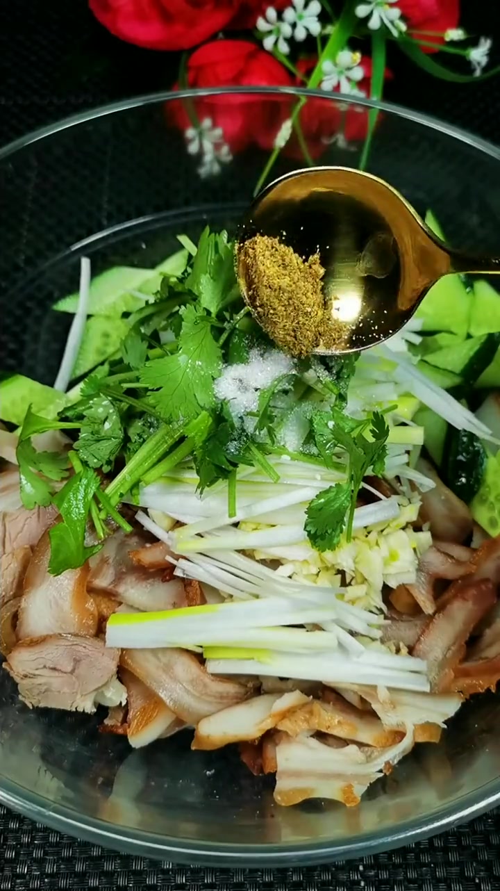 陕北名菜,猪头肉拌黄瓜的做法