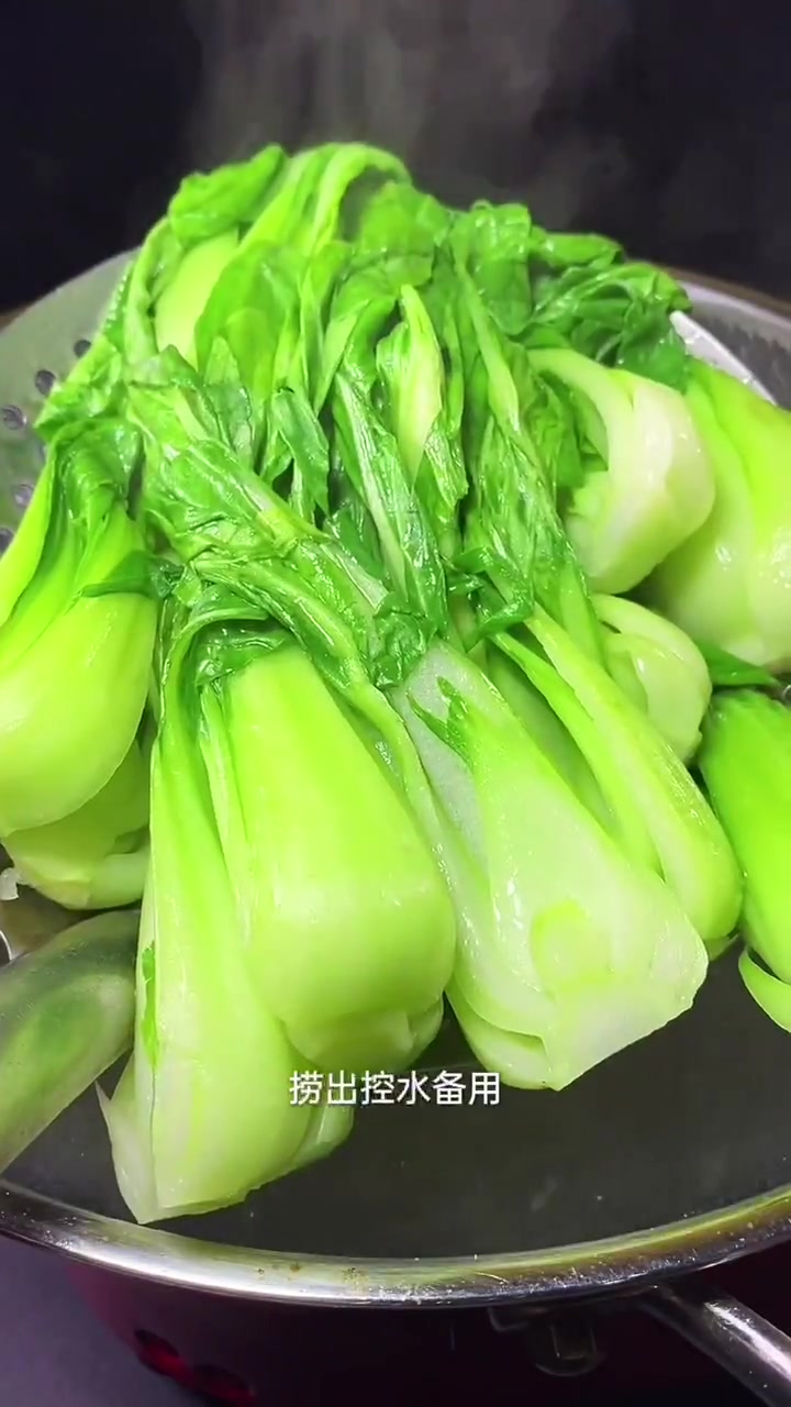 蟹味菇烧油菜的详细做法教程来啦!