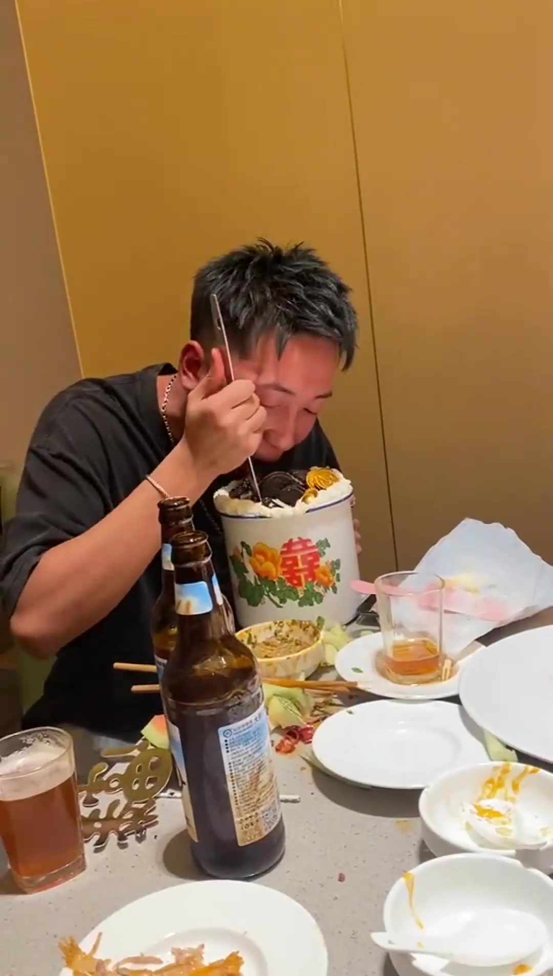 据说这是今年最流行的蛋糕,镜头拉近,城里人真会玩!