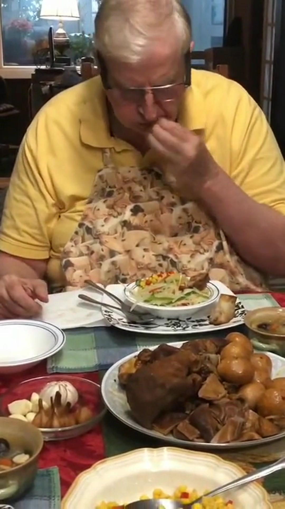 终于见识到美国人的晚餐了,接下来的一幕,让我心服口服