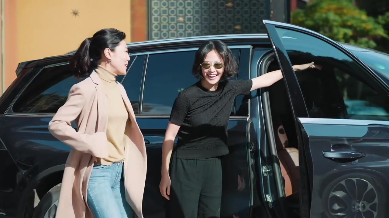 谈性感,了不起的姐姐 谭卓直言性感是迷人,也是美的一种展示,与其说是穿衣风格,不如说是自信