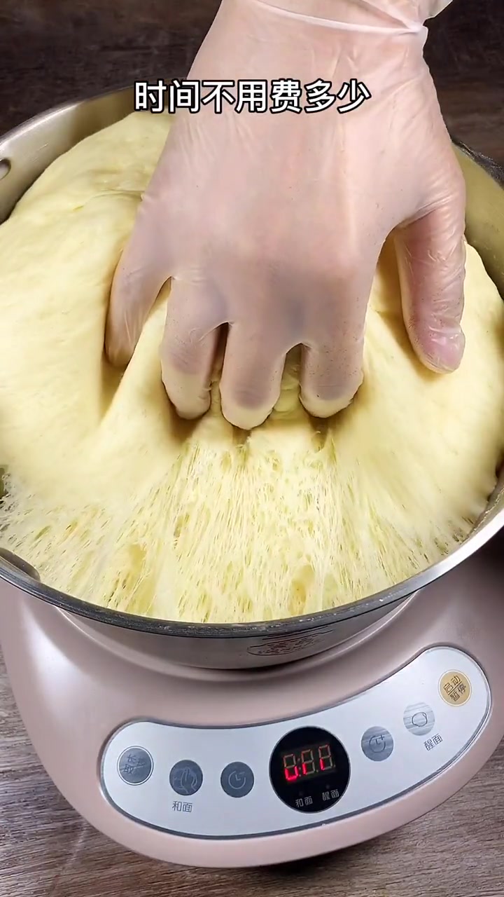 美食教程:好看又好吃的奶香小面包,原来做法这么简单