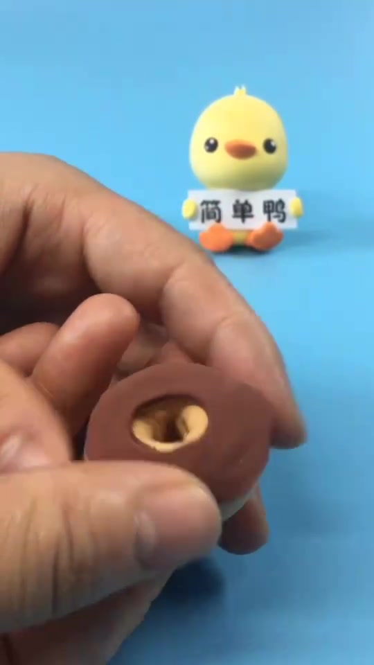 三步学做一个粘土甜甜圈