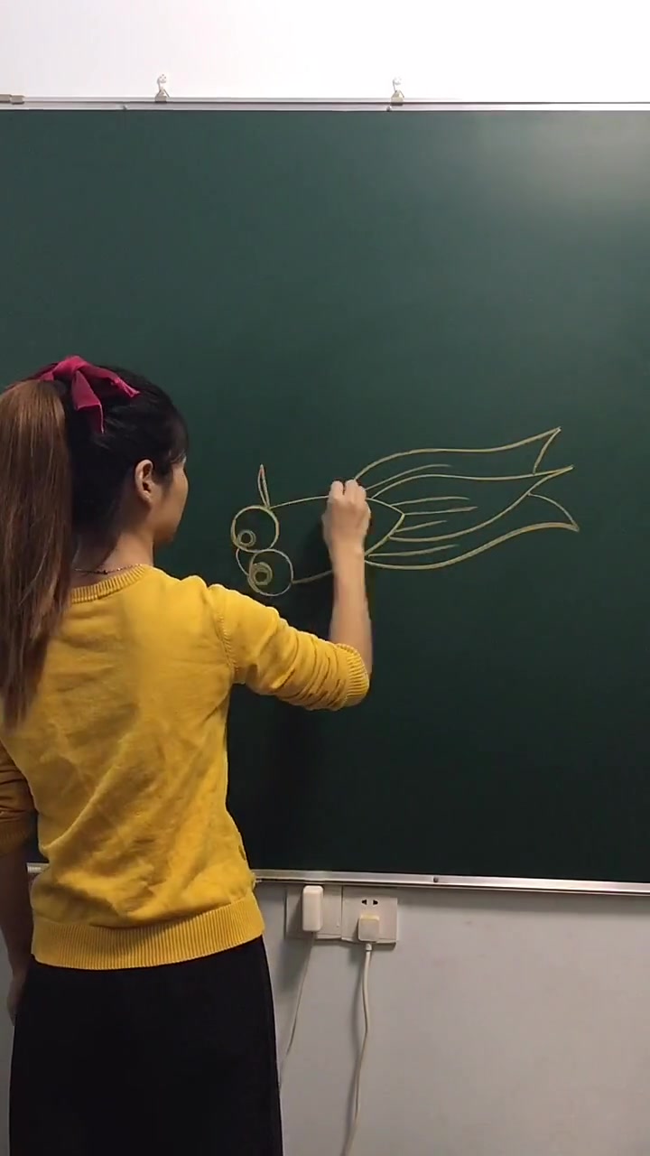 来应聘的幼儿园老师,就画了一条鱼,我就打算录用她了!