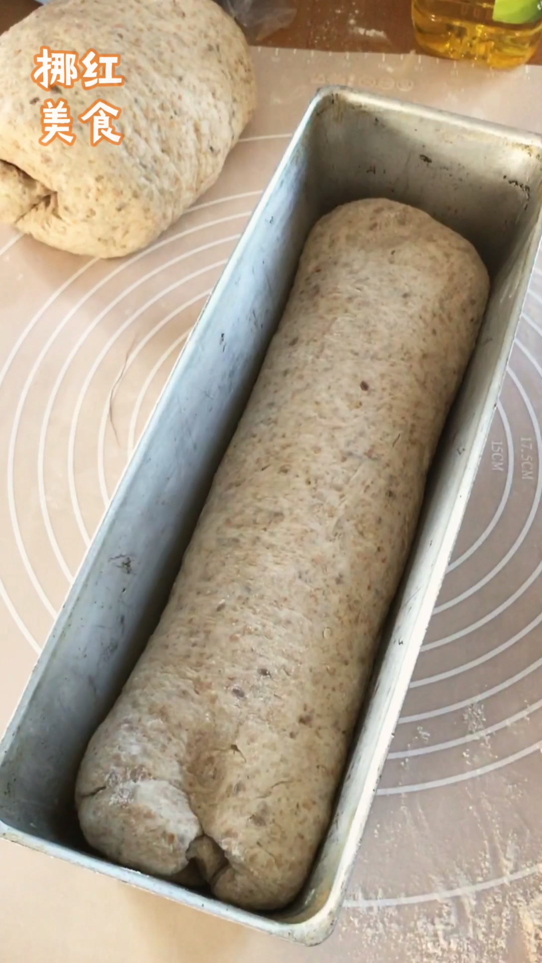 看了这视频才发现,原来吃的欧包是假的,这才是北欧人的主食面包