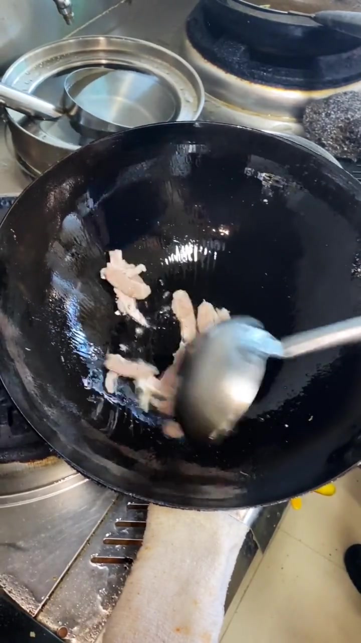 蒜苔炒肉的家常做法视频