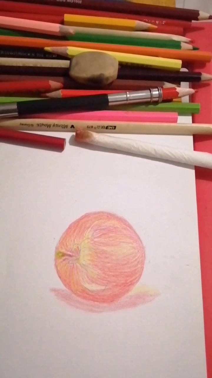 彩铅素描画一个大苹果