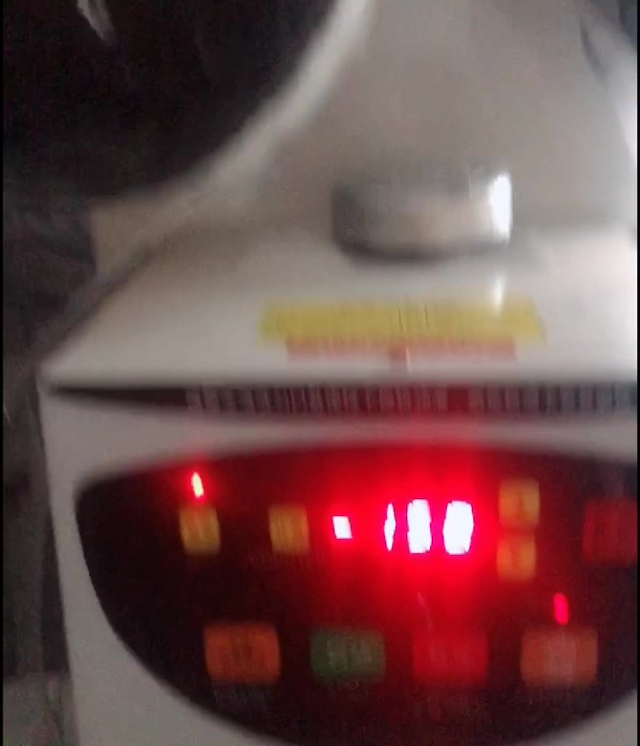 奶茶店超好用的封口机,省力省电