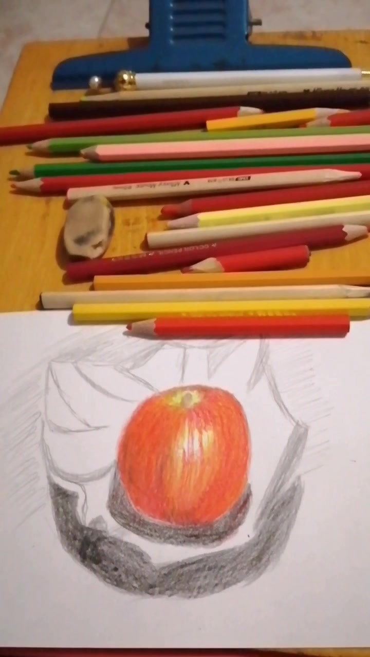 彩铅素描画苹果看着就想吃