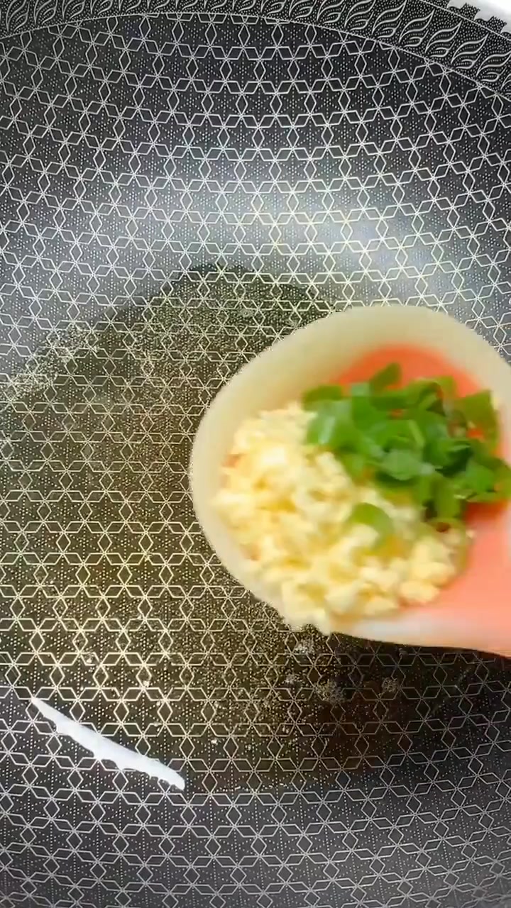西兰花炒木耳,非常清淡的一道菜,老人孩子都喜欢