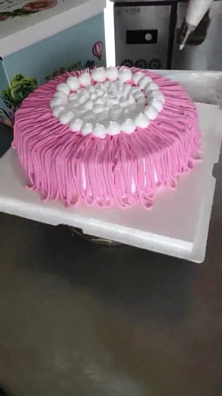 可爱泡泡浴蛋糕制作过程,这成品粉粉的,是女孩子的专属蛋糕了!