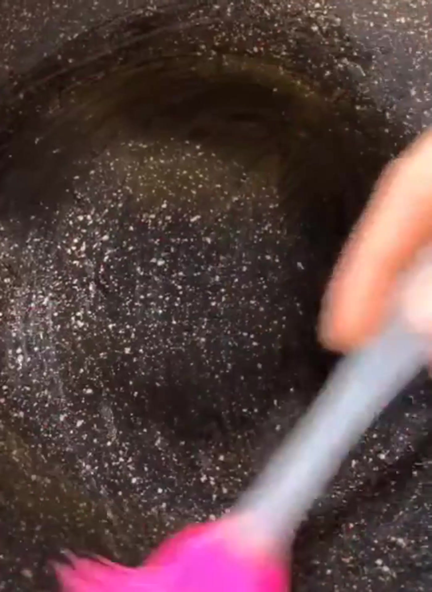手把手教你做口感软嫩的黄瓜鸡蛋饼,营养丰富,老少皆宜!