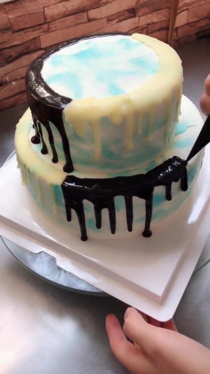 浅蓝双层生日蛋糕,送给今天过生日的女孩,祝开心快乐每一天!