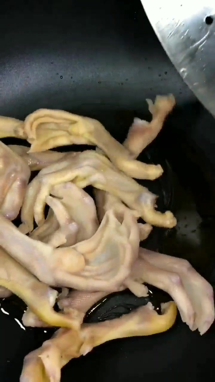 非常好吃的红烧鸭爪做好,简单易学