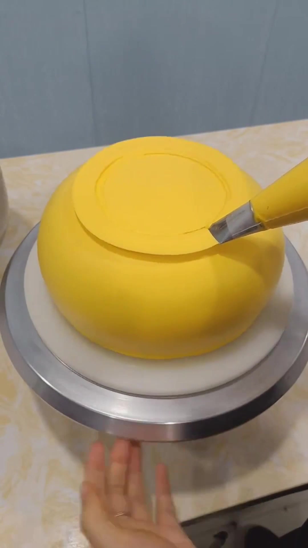 蛋糕师制作的钱袋子蛋糕,看着就很精致,超赞