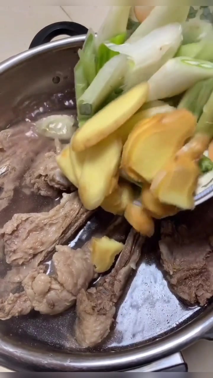 家炖羊大骨头汤,汤鲜肉嫩