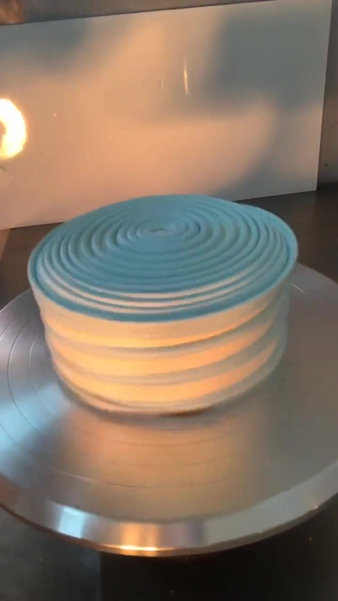 简单又可爱的蓝色卡通生日蛋糕,一分钟就能做一个,你学会了吗