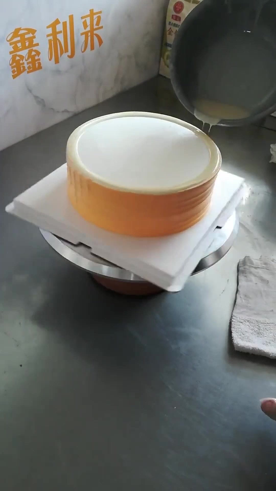 超简约的盆淋皇冠蛋糕,看着就很美味啊