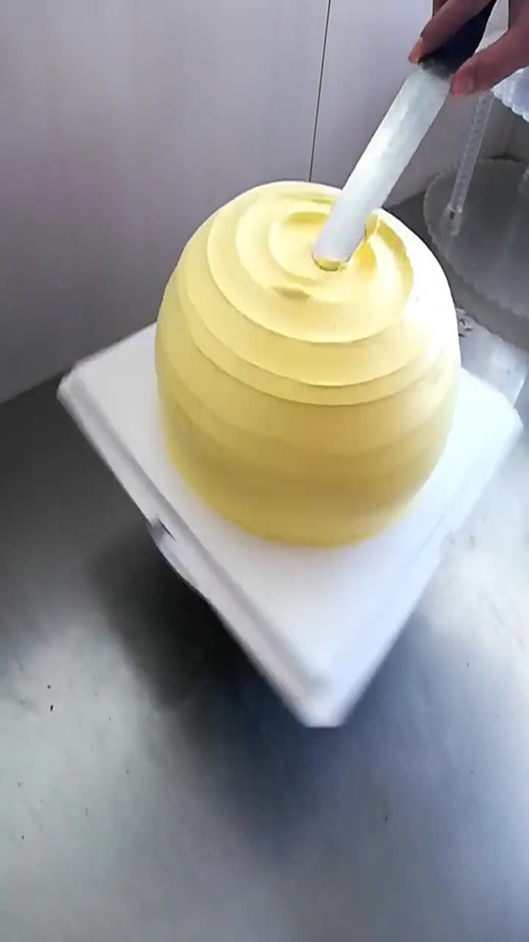 蛋糕师制作的钱袋蛋糕,看着就很精致,超赞