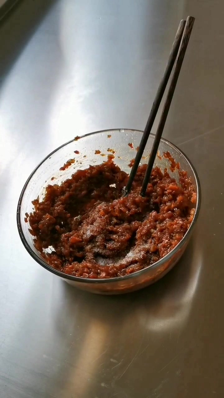 做了一盘牛肉胡萝卜馅的包子,造型特别漂亮!
