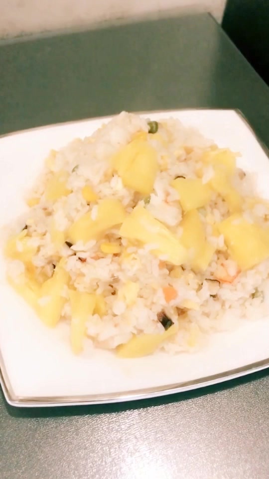 简单又美味的菠萝炒饭做法