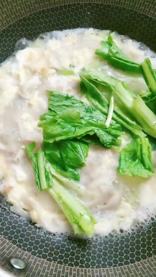 平菇青菜鸡蛋汤来袭,这样做真的是太香了!