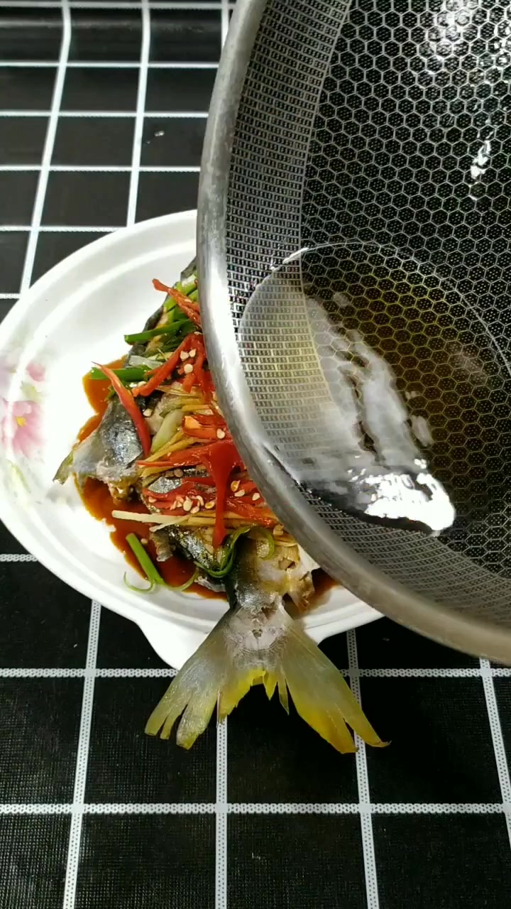 清蒸鲳鱼,这样做味道鲜美又好吃!