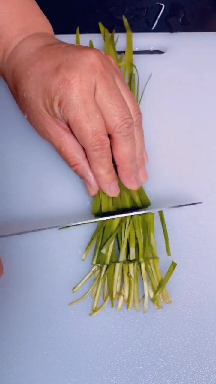 在家自己腌制辣白菜好吃的关键就在这一步,一定不能忘了