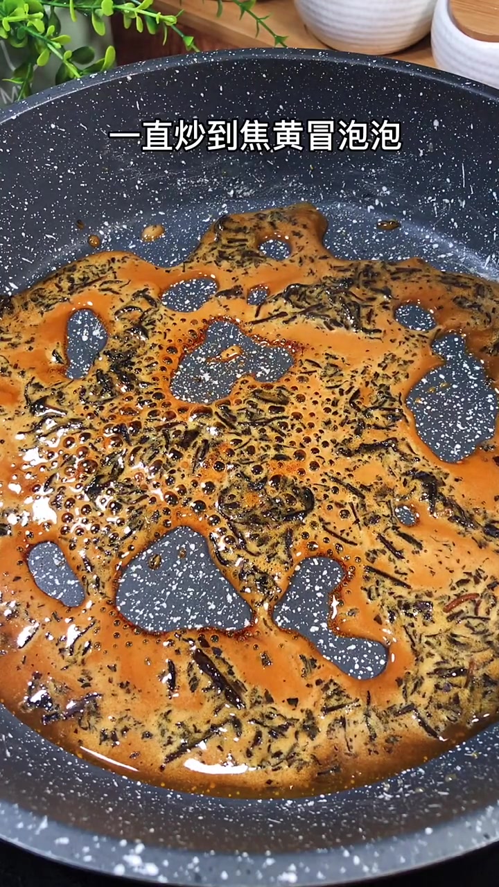 一点茶叶,一点白糖,自己再家就可以做奶茶!