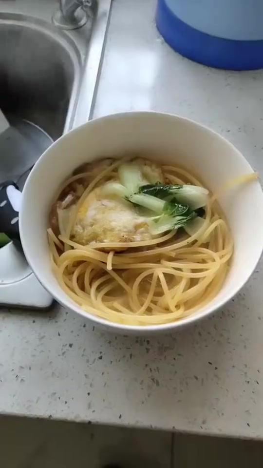 这叫意大利面,土豹子要放在意大利炮的炮膛里轰出来吃