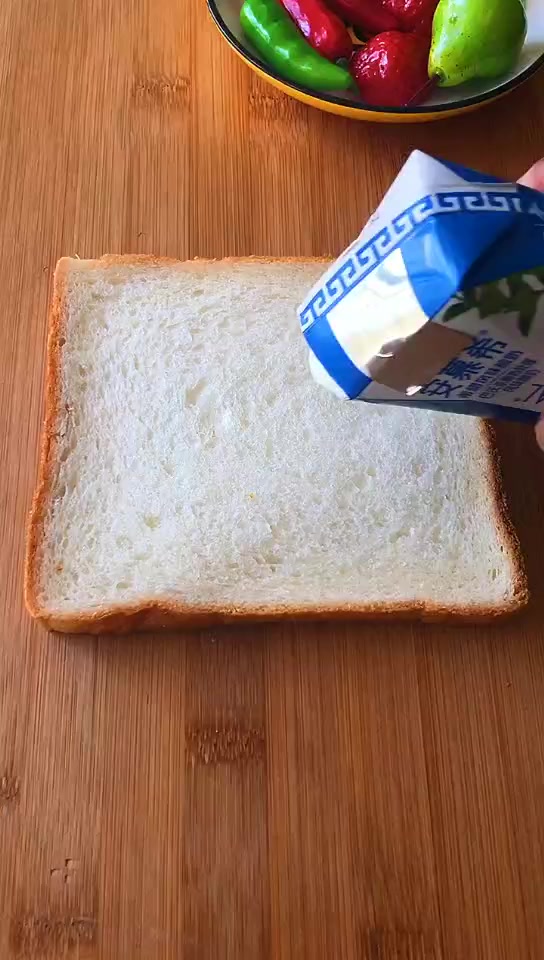家常美食:炸酸奶你吃过吗?这样做简单又好吃