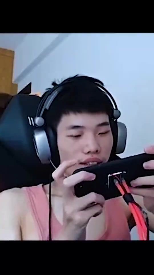 鲨鱼哟:无人能挡?!鲨鱼扛着火箭筒这样玩,队友都惊呆了