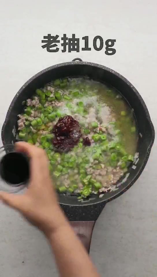 家常美食:肉末豆角打卤面你吃过吗?这样做太好吃了
