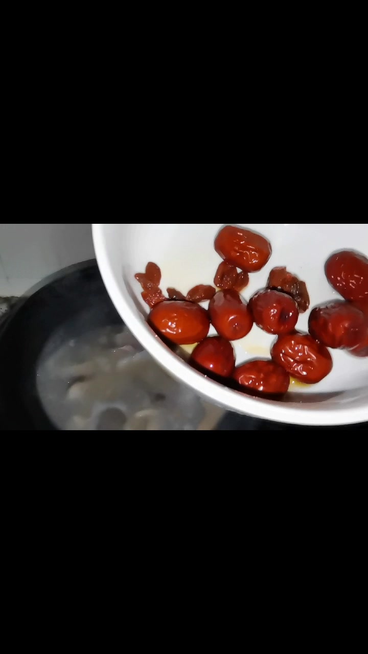 松茸椰子鸡,说成椰子汁,大家不要喷哈哈