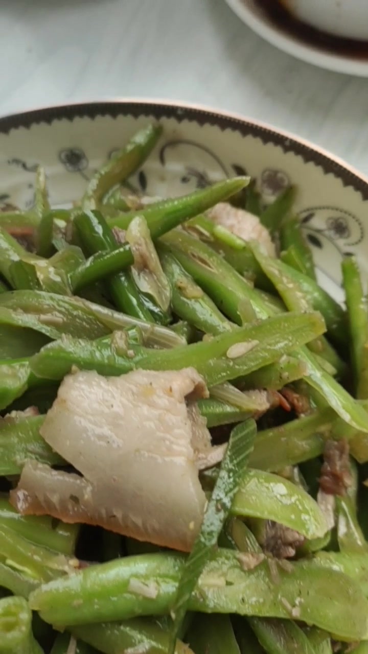 家常便饭,自己做的,北方人的最爱大白菜粉条炒肉,蒜薹豆角炒肉