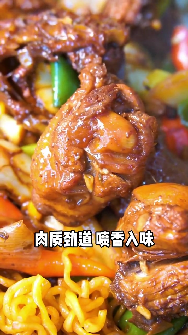 4个人吃了一只鸡加18包方便面,这得有多好吃?