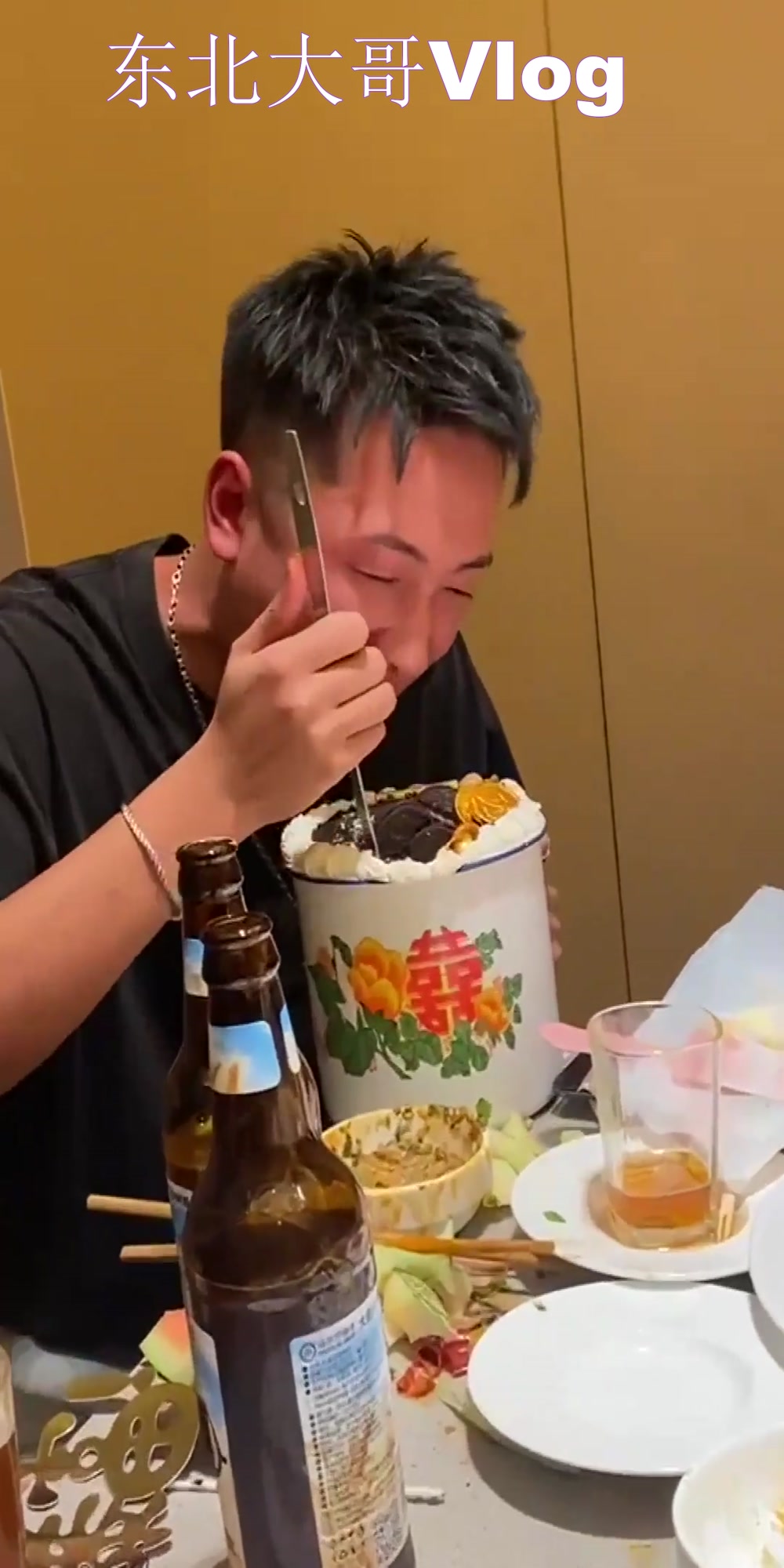 据说这是今年最流行的蛋糕,镜头拉近,城里人真会玩!