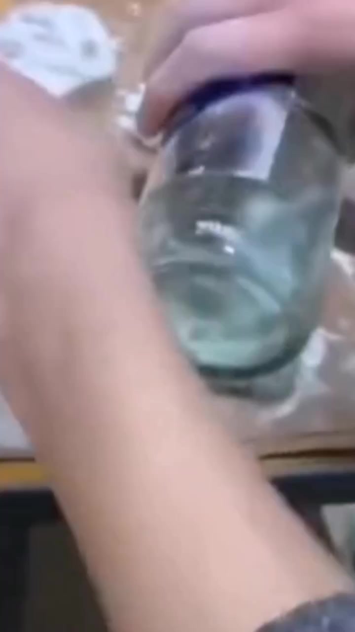 日照一男生宿舍过冬至包饺子忘买擀面杖……