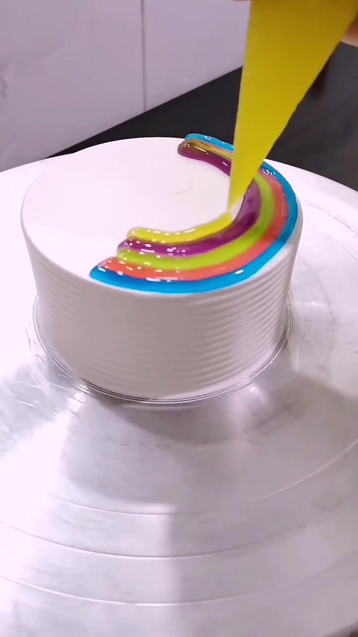 亲手给宝贝做的生日蛋糕,这么可爱她都不舍得吃!